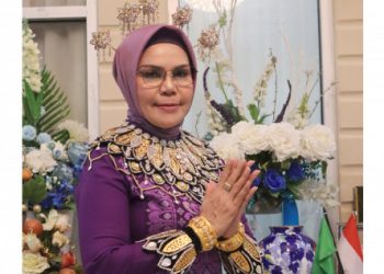 Tegaskan Adat Tidak Mempermasalahkan Perempuan Menjadi Khalifah. Ini Pesan A.R Maksum Untuk Plt. Bupati Merlan S. Uloli