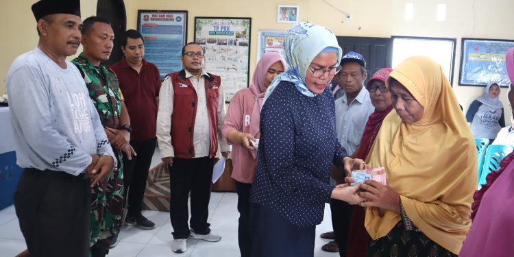 176 Kpm Di Kecamatan Kabila Terima Bantuan Pkh Dan Bpnt Berita Bone 176 Kpm Di Kecamatan Kabila Terima Bantuan Pkh Dan Bpnt Berita Bone