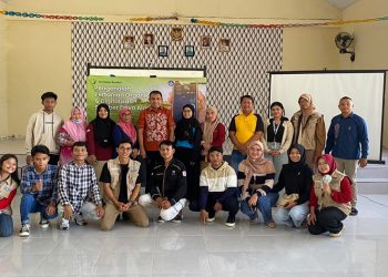 Mahasiswa MSIB Bone Bolango saat foto bersama usai peluncuran website Desa Ulantha