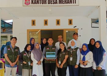 Mahasiswa MSIB Bone Bolango saat foto bersama usai sosialisasi pengenalan website di Desa Meranti Kecamatan Tapa