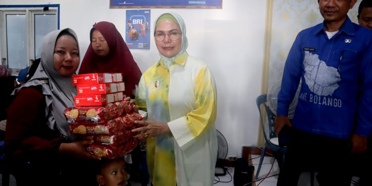 100 Balita Stunting di Bone Bolango Terima Paket Bantuan Makanan Tambahan