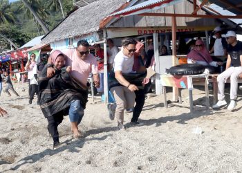 Asisten I Resmi Bubarkan Panitia Turnament Volly Ball Black Gold Suwawa Timur Cup 2023