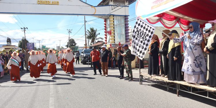30 Regu Organisasi Wanita dan Majelis Taklim Ikut Lomba Gerak Jalan Syar’i di Bone Bolango