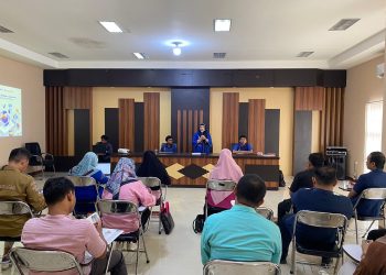 Kepala Dinas Komunikasi dan Informatika Kabupaten Bone Bolango, Misnawaty Wantogia saat membuka kegiatan Evaluasi Walidata Opendata Kabupaten Bone Bolango di Ruang Restorasi Kantor Bupati, Kamis (21/12/2023).