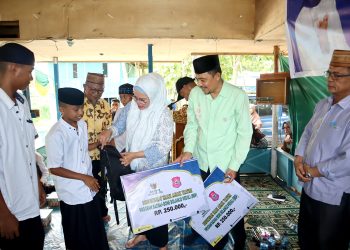 Baznas Bone Bolango Berbagi Bingkisan Dengan Anak Yatim
