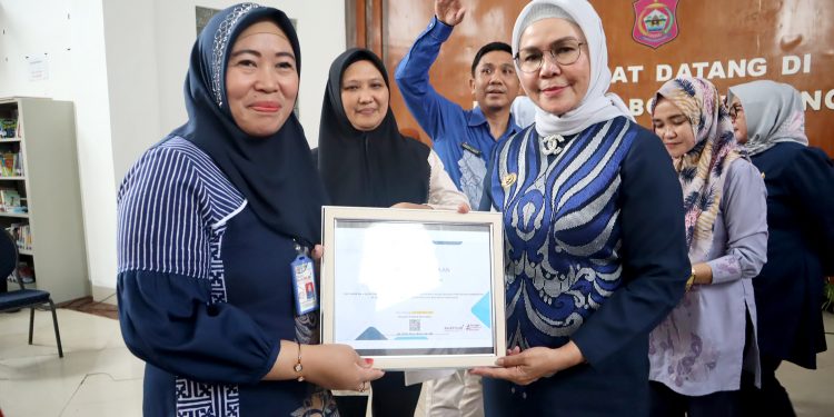 Diskominfo Bone Bolango Raih Penghargaan OPD Aktif dan Rutin di Media Sosial