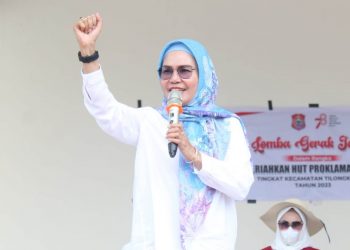 Kunker ke Bone Pesisir, Merlan Gandeng Dua Dokter Spesialis Layani Warga