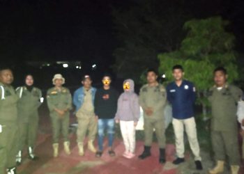 Satpol PP Ciduk Sepanjang Kekasih Mojok di Alun-Alun Bone Bolango