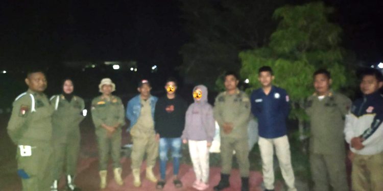 Satpol PP Ciduk Sepanjang Kekasih Mojok di Alun-Alun Bone Bolango