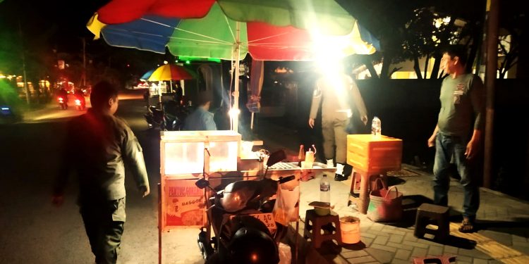 Kasatpol PP Bone Bolango Imbau PKL Tidak Berjualan di Area Trotoar Jalan