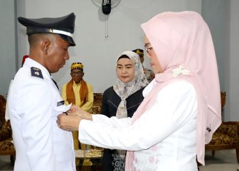 Lantik Kades PAW Ayula Utara, Ini Pesan Bupati Merlan Uloli