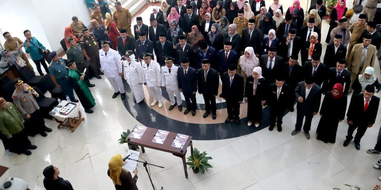 Perdana, Bupati Merlan Uloli Lantik 83 Pejabat Struktural dan Fungsional