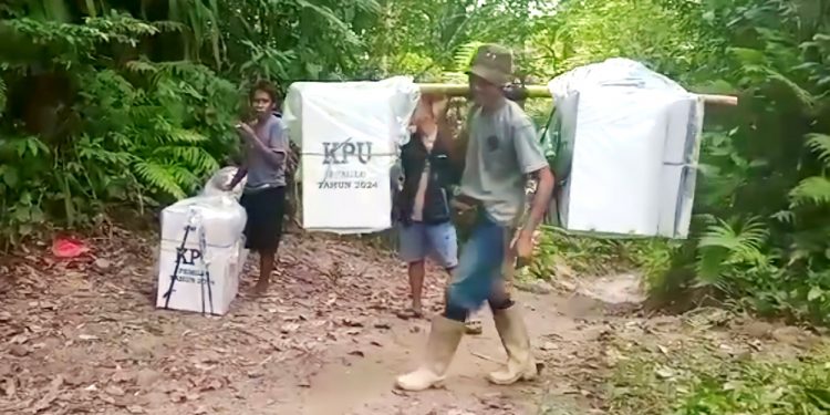 12 Jam Terjang Hutan TNBNW Untuk Pesta Demokrasi di Pinogu