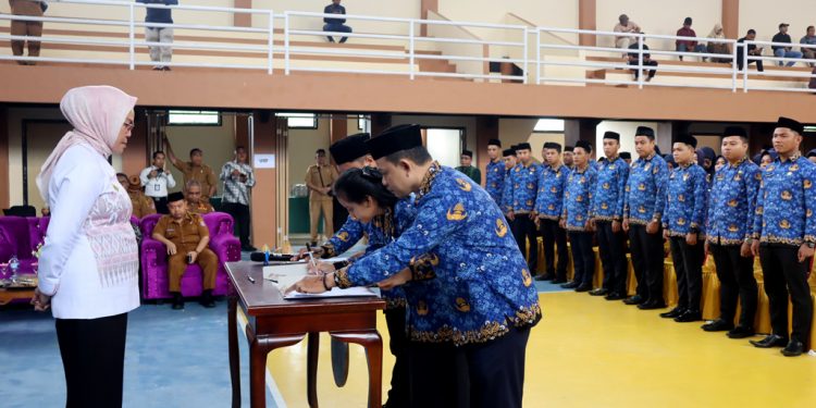 Resmi Dilantik, Bupati Merlan Sebut 366 PPPK Bone Bolango Orang Beruntung