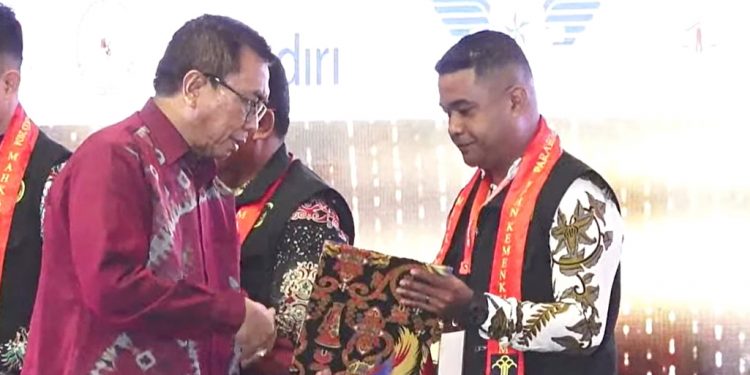 Kades Muara Bone Raih Terbaik Kelima Tingkat Nasional Paralegal Justice Award 2024