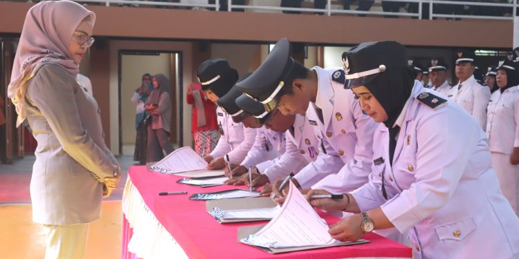 Resmi Dilantik, 147 Kepala Desa di Bone Bolango Terima SK Perpanjangan Masa Jabatan