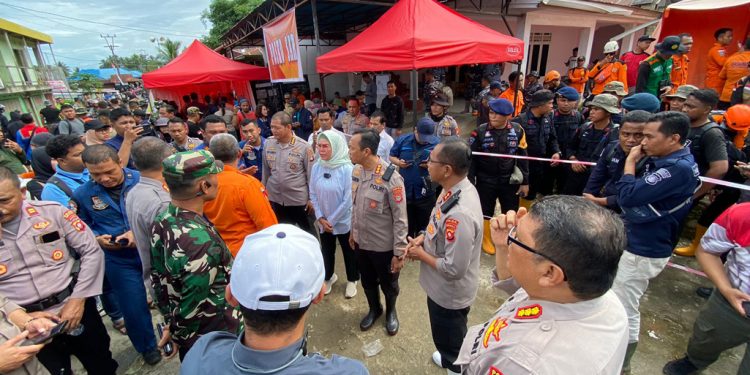 Batalkan Rangkaian Agenda Luar Daerah, Bupati Merlan Memilih Pulang Lebih Awal Untuk Memantau Langsung Proses Evakuasi Korban Longsor Tambang di Suwawa Timur