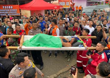 Batalkan Rangkaian Agenda Luar Daerah, Bupati Merlan Memilih Pulang Lebih Awal Untuk Memantau Langsung Proses Evakuasi Korban Longsor Tambang di Suwawa Timur