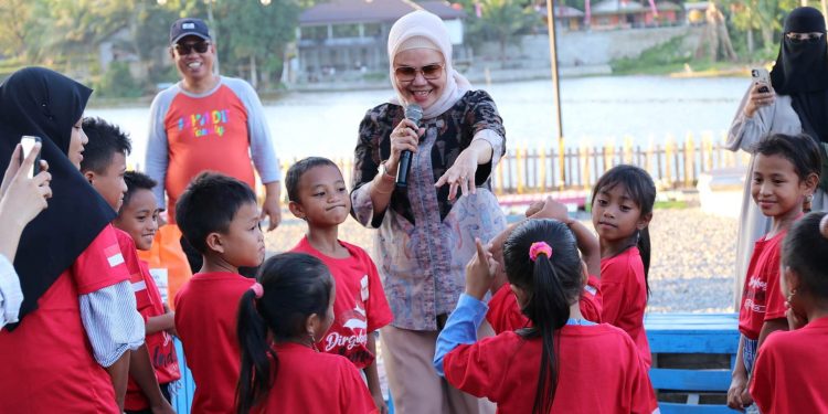 Camat Bonepantai : Hanya Merlan Uloli, Bupati Yang Tulus Ajak Puluhan Siswa Asal Desa Kemiri Melihat Keindahan Bone Bolango