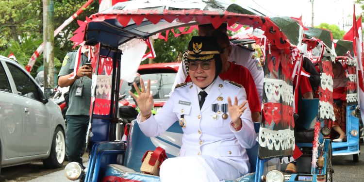 Unik, Forkopimda Bone Bolango Kompak Naik Bentor ke Lokasi Upacara HUT Kemerdekaan RI