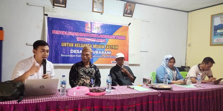 Warga Botubarani Terima BLT, Camat Kabila Bone Tekankan Manfaatkan Dengan Baik