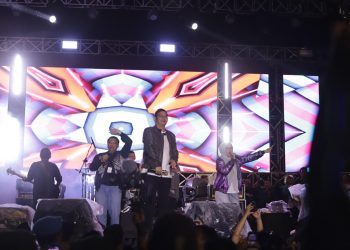 Ribuan Penonton Padati GOR HP, Band Ungu Guncang Panggung PQN di Bone Bolango