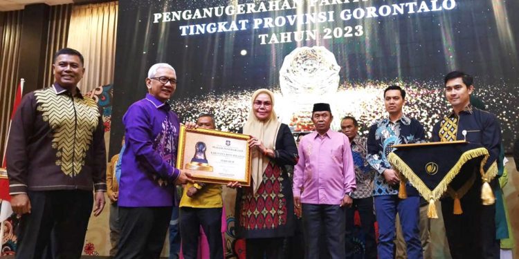 Terbaik II Paritrana Award 2023, Bupati Merlan Ingin Seluruh Pekerja di Bone Bolango Terlindungi BPJS Ketenagakerjaan