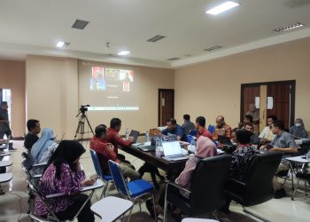 Pemerintah Kabupaten Bone Bolango saat menjalani Wawancara Evaluasi Penilaian SPBE tahun 2024 yang dilaksakan oleh Kementerian Pendayagunaan Aparatur Negara dan Reformasi Birokrasi (KemenPAN-RB) secara virtual di Ruang Restorasi Kantor Bupati Bone Bolango, Jumat (18/10/2024). (F. Sigit/Diskominfo)