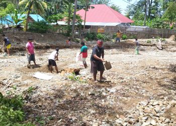 Warga Dusun Kemiri Gotong Royong Buka Akses Jalan Alternatif Baru