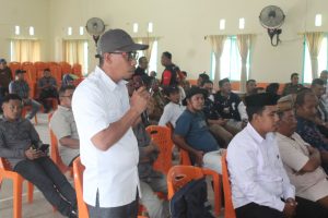 Masyarakat Kecamatan Bonepantai saat menyampaikan aspirasi terkait aktivitas pertambangan PT. Celebes Bone Mineral, Selasa (22/10/2024). (F. Yudi/Prokopim)