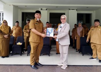 Bupati Merlan Masuk Kantor Lagi, Tetap Semangat di Tengah Agenda Padat dan Kaki Keseleo