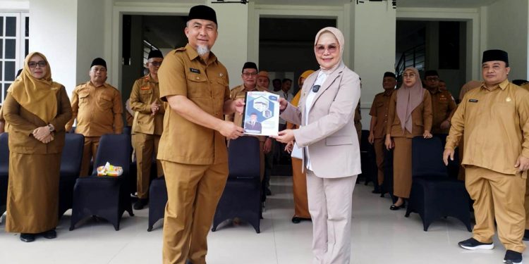 Bupati Merlan Masuk Kantor Lagi, Tetap Semangat di Tengah Agenda Padat dan Kaki Keseleo