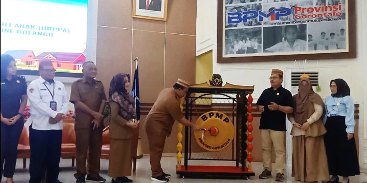 Pj. Sekda Reflin Buata Buka Sosialisasi Pencegahan Kekerasan Terhadap Perempuan dan Anak