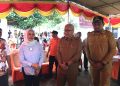 Bupati Bone Bolango Merlan S. Uloli saat mendampingi Pj Gubernur Gorontalo Rudy Salahuddin melakukan pemantauan TPS yang ada di wilayah tersebut, Selasa (26/11/2024). (Foto Indra/Diskominfo)