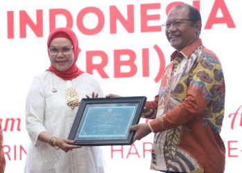 Terima Penghargaan Gender Champion, Ini Pesan Merlan Untuk Kaum Perempuan