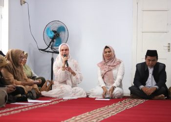 Pemerintah Kabupaten Bone Bolango menggelar zikir dan doa haul Hari Patriotik 23 Januari di Taman Makam Pahlawan Nani Wartabone, Rabu (22/1/2025). (Foto Onal/Prokopim)