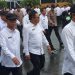 Bupati dan Wakil Bupati Bone Bolango Terpilih periode 2025-2030, Ismet Mile dan Risman Tolingguhu saat berjalan menuju lokasi gladi bersih pelantikan kepala daerah serentak tahun 2025 di Istana Kepresidenan Jakarta, Rabu (19/2/2025). (Foto Istimewa)