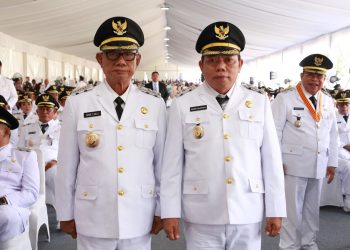 Bupati dan Wakil Bupati Bone Bolango periode 2025-2030, Ismet Mile-Risman Tolingguhu saat foto bersama usai prosesi pelantikan Kepala Daerah Serentak oleh Presiden RI Prabowo Subianto di Istana Merdeka Jakarta (20/2/2025) pagi tadi. (( Foto Puspen Kemendagri)