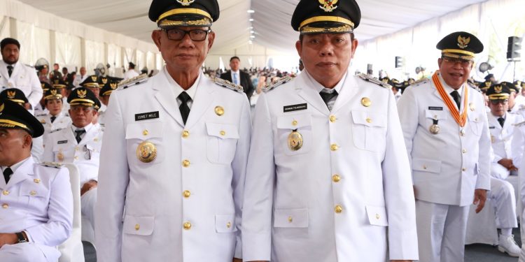 Bupati dan Wakil Bupati Bone Bolango periode 2025-2030, Ismet Mile-Risman Tolingguhu saat foto bersama usai prosesi pelantikan Kepala Daerah Serentak oleh Presiden RI Prabowo Subianto di Istana Merdeka Jakarta (20/2/2025) pagi tadi. (( Foto Puspen Kemendagri)