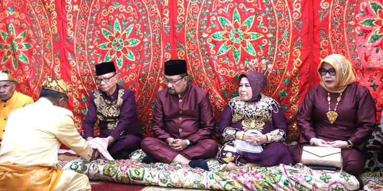 Bupati Bone Bolango Ismet Mile Jalani Prosesi Upacara Adat Moloopu