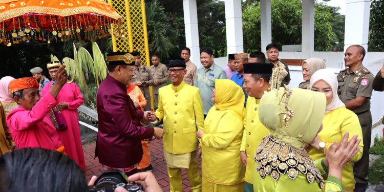 Jalani Adat Mopotilolo di Bone Bolango, Gubernur-Wagub Gorontalo Siap Kolaborasi Bangun Daerah