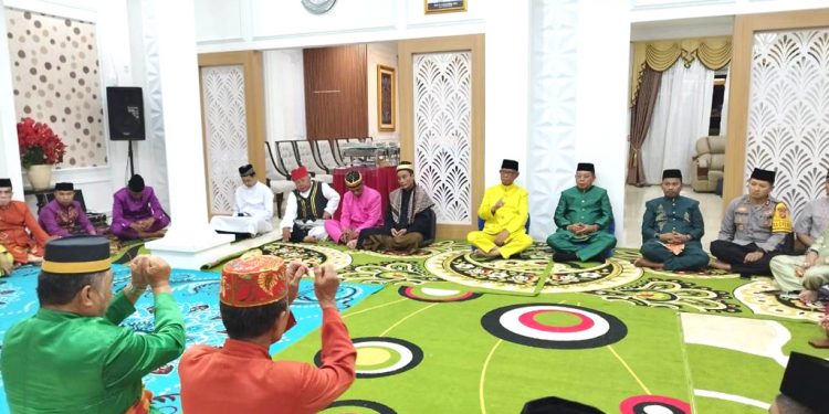 Pemkab Bone Bolango Gelar Prosesi Adat Tonggeyamo Tentukan 1 Syawal 1446 Hijriyah