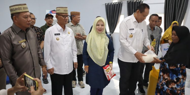 300 Pelaku UMKM di Bone Bolango Terima Bantuan Bahan Produksi