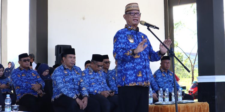Bupati Ismet Mile Berbagi Tips Jadi Birokrat Hebat