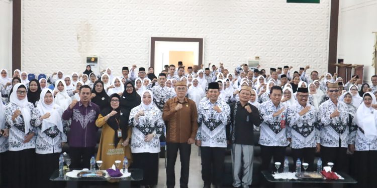 Sekda Bone Bolango Sebut Peran Guru Penting Untuk Pembangunan Peradaban