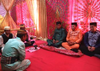 Ismet – Risman Jalani Adat Mopotilolo Perdana di Dua Kecamatan