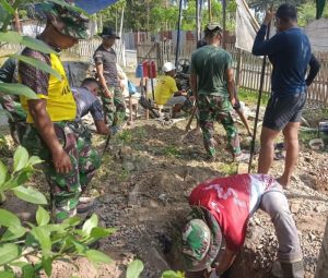 Satgas TMMD Kodim 1304 Gorontalo bersama masyarakat saat bahu membahu melakukan pengeboran dan pembuatan bak penampung air di Desa Buata, Kecamatan Botupingge, Sabtu (26/7/2025). (F. Istimewa)
