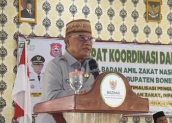Bupati Ismet Mile saat memberikan sambutan pada Rapat Koordinasi Daerah (Rakorda) Badan Amil Zakat Nasional (Baznas) Kabupaten Bone Bolango dalam rangka Optimalisasi Pengumpulan dan Pengelolaan Zakat, Infaq dan Sedekah yang digelar di Gedung KPRI Kartini, Kecamatan Kabila, Rabu (30/7/2025) (F.AKP/Diskominfo)
