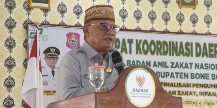Bupati Ismet Mile saat memberikan sambutan pada Rapat Koordinasi Daerah (Rakorda) Badan Amil Zakat Nasional (Baznas) Kabupaten Bone Bolango dalam rangka Optimalisasi Pengumpulan dan Pengelolaan Zakat, Infaq dan Sedekah yang digelar di Gedung KPRI Kartini, Kecamatan Kabila, Rabu (30/7/2025) (F.AKP/Diskominfo)
