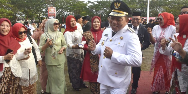 Kala Pemimpin Menari, Rakyat Bersorak dan Nada Merdeka di Langit Bone Bolango